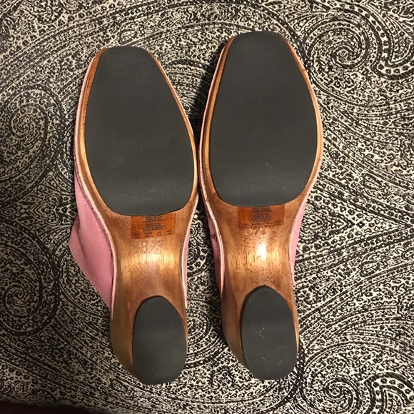 Rustic pink Kenneth Cole Clogs - Picture 3 of 3